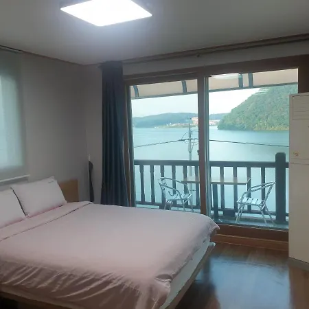 Lahoya Pension Chuncheon Exterior photo