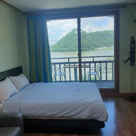 Lahoya Pension Chuncheon Exterior photo