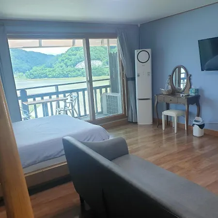 Lahoya Pension Chuncheon Exterior photo